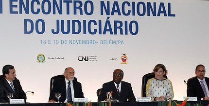 TRE-MA Joaquim Barbosa defende manutenção da meta de combate à corrupção O presidente do Conselho Nacional de Justiça e do Supremo Tribunal Federal, ministro Joaquim Bar...