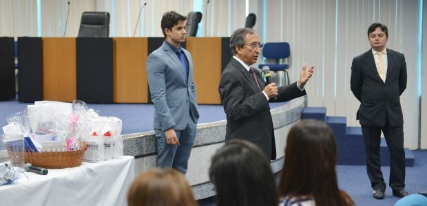TRE-MA 1º Feirão do Clube de Parcerias Desembargador Raimundo Barros, presidente do TRE-MA, acompanhando do diretor-geral Flávio Costa ...