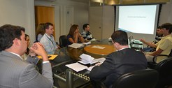 Foto da segunda RAE de 2012 na sala de reuniões da presidência
