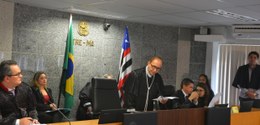 Desembargador Lourival Serejo, presidente, discursando na abertura dos trabalhos do ano judiciár...