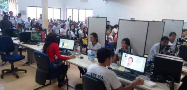 Jovens com idade entre 16 e 18 anos da Escola de Ensino Médio Teresinha Coelho Rocha, do municíp...