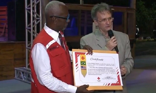 TRE-MA Certificado Cruz Vermelha - Cleones Cunha No último dia 8 de maio, o presidente do TRE-MA, desembargador Cleones Cunha, foi homenageado pe...