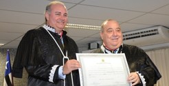 Os desembargadores José de Ribamar Froz Sobrinho e Antonio Pacheco Guerreiro Júnior foram aclama...