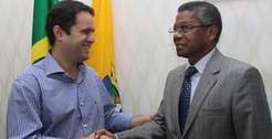 Reunido com o prefeito Edivaldo Holanda Júnior, o desembargador José Bernardo Silva Rodrigues bu...