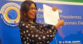TRE-MA Desembargadora Angela Salazar empossada vice-presidente do COPTREL 13/01/22-3 - presidente Angela Salazar do TRE-MA toma posse como vice-presidente do COPTREL dura...