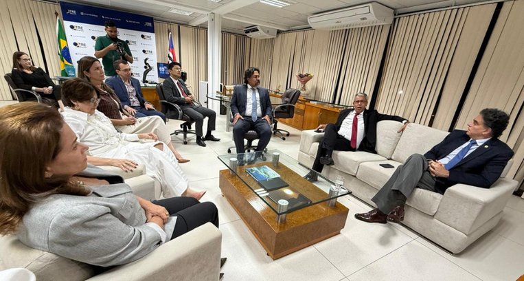 TRE-MA - Em visita institucional ao TRE, ministro Vieira de Mello destaca trabalho da justiça eleitoral maranhense Em visita institucional ao TRE, ministro Vieira de Mello destaca trabalho da justiça eleitoral m...