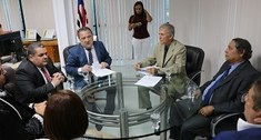 Os termos de entrega dos terrenos onde estão construídos imóveis do Tribunal Regional Eleitoral ...