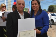 Prefeita Iriane Gaspar recebeu das mãos do desembargador Guerreiro Junior um diploma de reconhec...