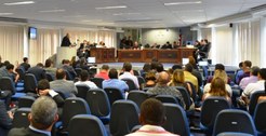 Clodomir Oliveira dos Santos e Messias Lisboa Aguiar permanecem com seus diplomas de prefeito e ...