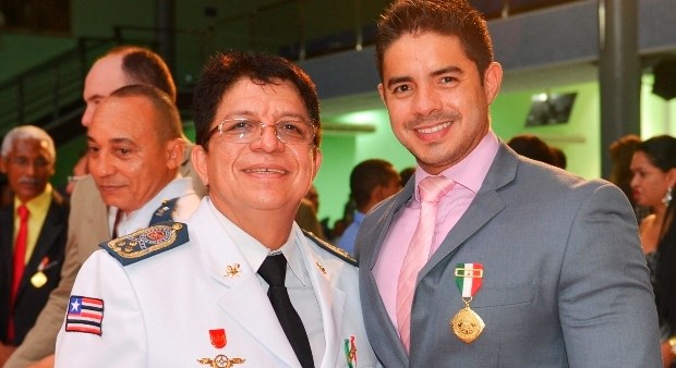 Representando o Tribunal Regional Eleitoral, o diretor-geral Flávio Vinicius Araujo Costa recebe...