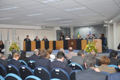 Sessão solene de posse de Eduardo Moreira como membro efetivo do TRE-MA ocorreu no plenário Erna...