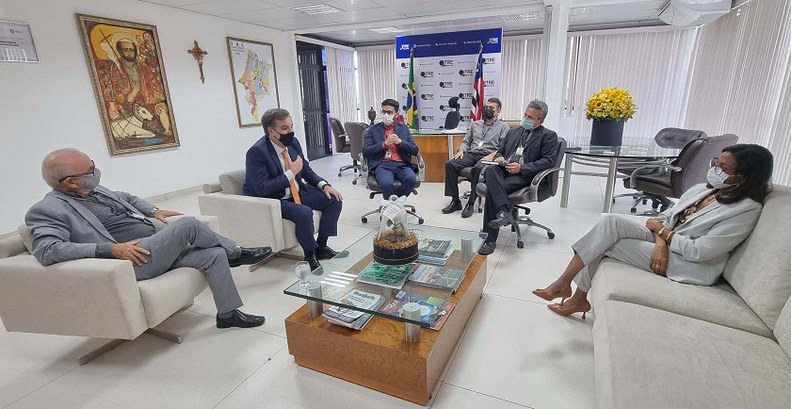 26/05/22 - reunião entre a presidente do TRE-MA e advogado do Facebook e Instagram