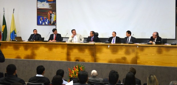 TRE-MA - Seminário Eleitoral - mesa Seminário reuniu desembargadores, juízes, procuradores, promotores, estudantes e imprensa