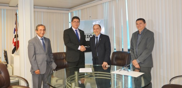 Presidente assinou Termo acompanhado do corregedor Raimundo Barros e do diretor-geral Gilson Borges