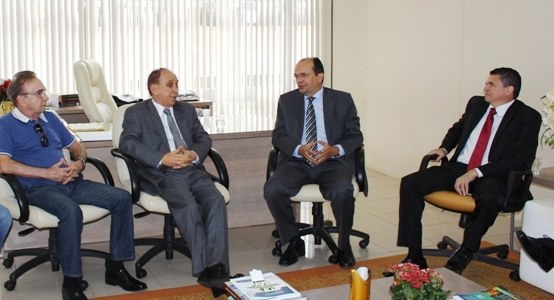 O presidente do TCE-MA, conselheiro Caldas Furtado, recebeu neste 23/01/17, a visita do presiden...