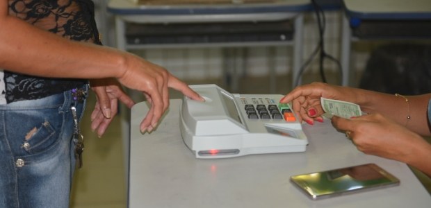 TRE-MA Votação simulada - Urbano Santos Quinhentos e noventa eleitores (590) do colégio Dr. Magno Bacelar de Urbano Santos compareceram ...