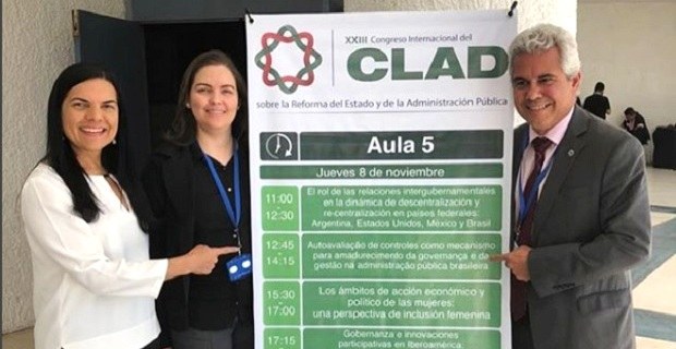 Karla Abdala participando da XXIII edição do Congresso Internacional do CLAD