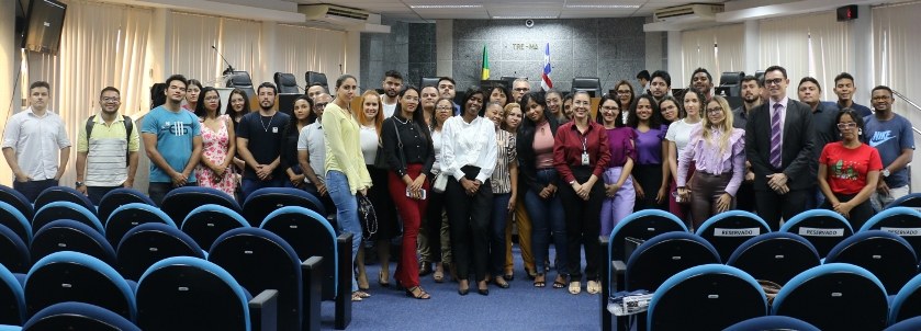 Universitários participam de prática acadêmica da EJE No total, 70 estudantes de direito da Estácio participaram das visitas