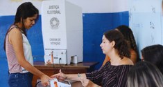 820 pessoas votaram durante eleição simulada de Governador Edison Lobão
