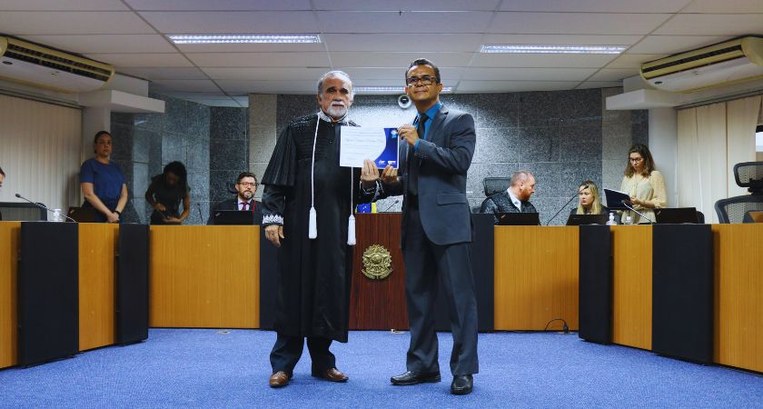 Presidente e EJE homenageiam segurança institucional e inteligência