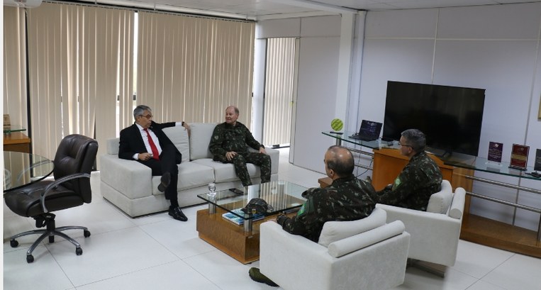 TRE-MA - Visita comandantes do exército - 28.3.2025 Visita comandantes do exército - 28.3.2025